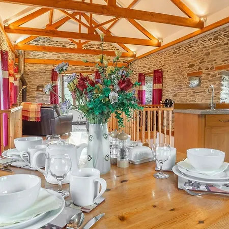 The Threshing Barn Holiday home Gwennap